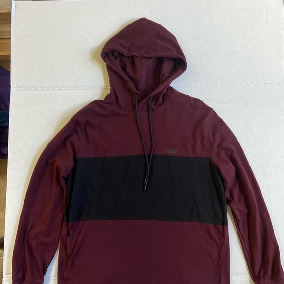 American Eagle Outfitters Other - Men's American Eagle Maroon pullover  long sleeve hoodie tee sz medium EUC